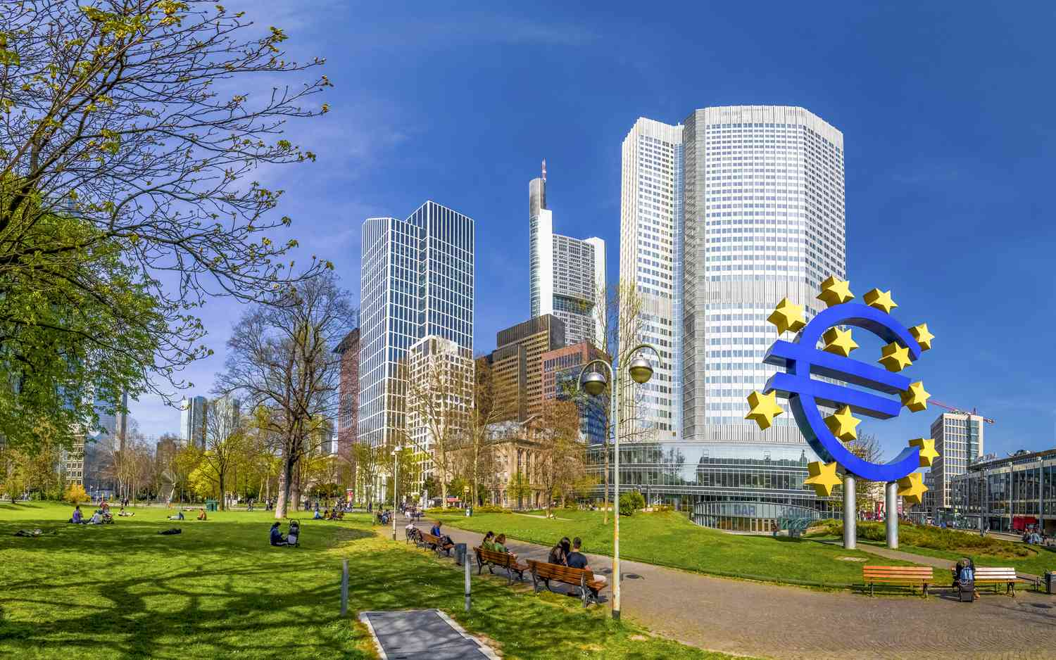 ECB Chief Urges Worldwide Crypto Regulation, Highlights Son's Misfortune