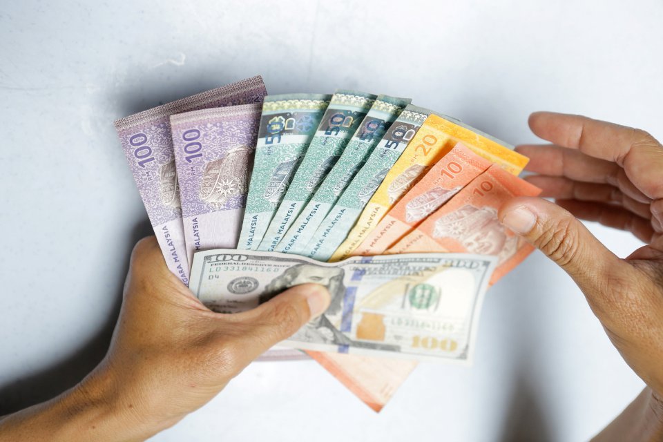 Ringgit Dibuka Rendah Berbanding Dolar US