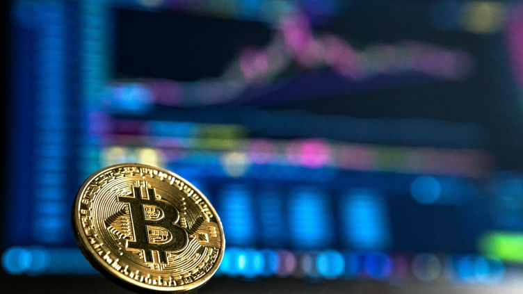 Bitcoin melepasi USD100,000 pada 2025: Reaksi pasaran terhadap tindakan Fed dan cadangan rizab Trump