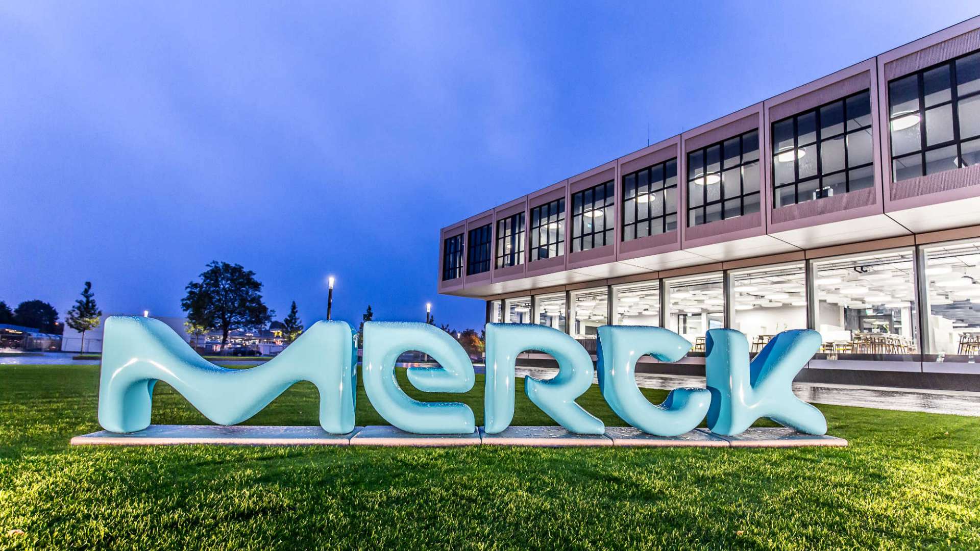 Merck KGaA menurunkan unjuran disebabkan dolar AS lemah dan ketidakpastian tarif mengurangkan pertumbuhan jualan dan keuntungan