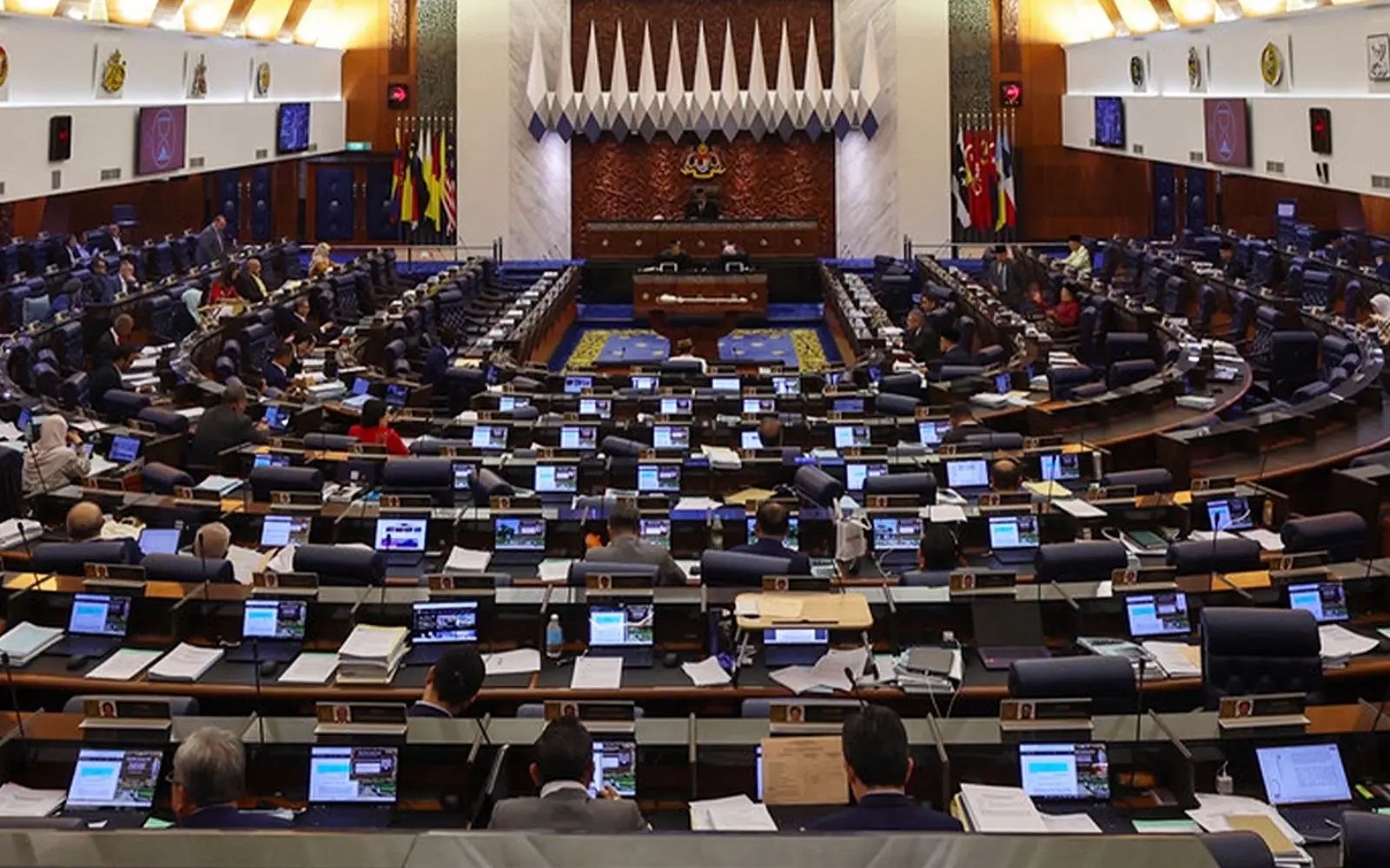 6bcf7f5f-dewan-rakyat-bernama-resize-141025-1.jpg