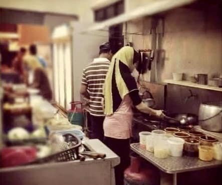 gambar pemilik kedai makan.jpg
