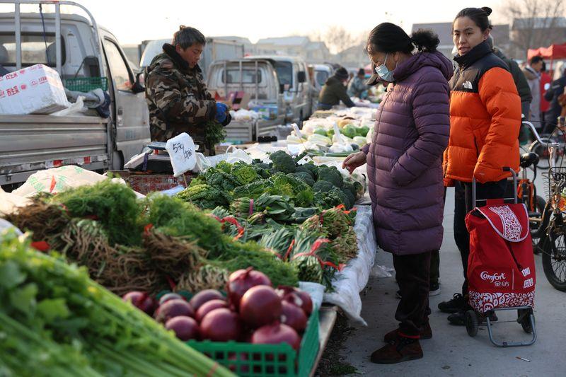 China’s consumer prices extend declines in March