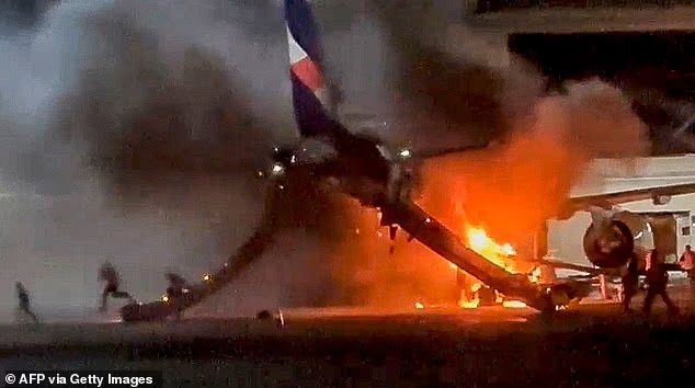 pesawat-terbakar.jpeg
