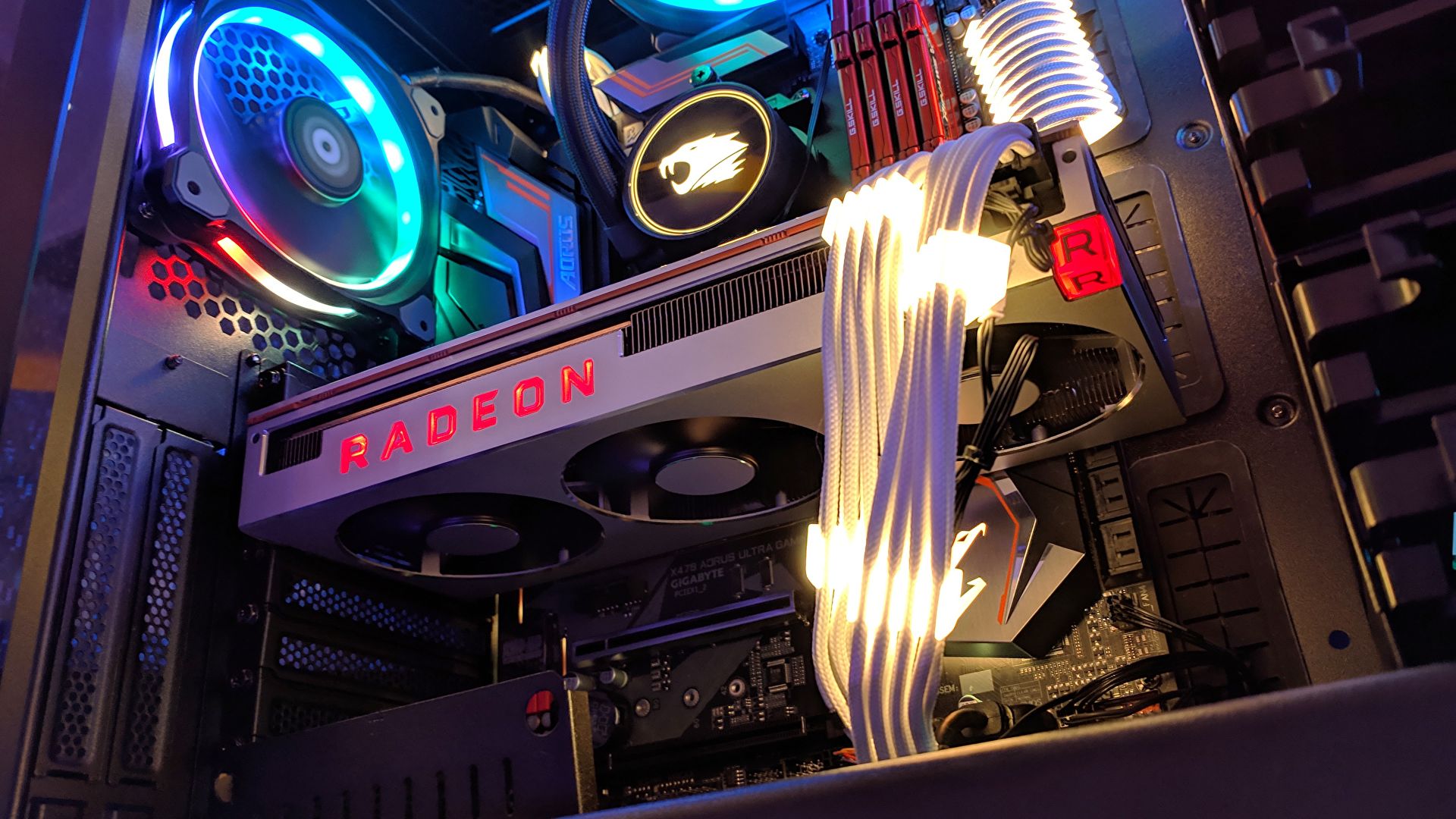 radeon-vii-in-pc.jpg